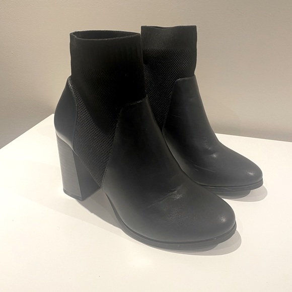 Black Boots - Picture 2 of 2